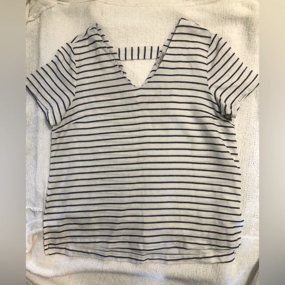 Ellen Tracy Tops - EUC Ellen Tracy Short Sleeve Navy White Tee Size L